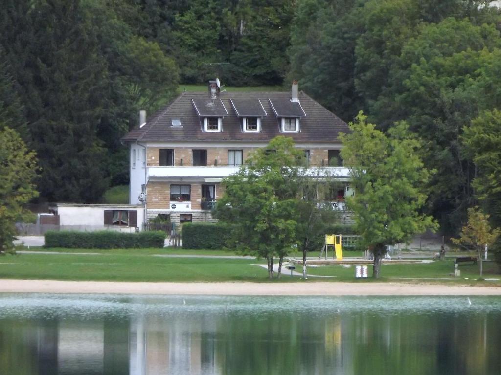 Hotel Restaurant La Chaumiere Du Lac Clairvaux-les-Lacs Exteriér fotografie
